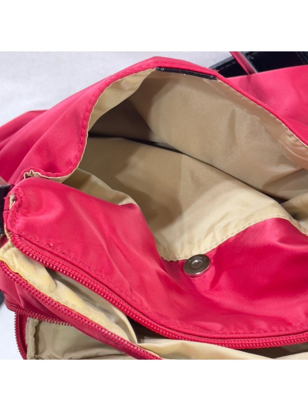 Giani Bernini Red Crossbody Nylon Shoulder Bag Adjustable Black Strap Zip Close - Picture 13 of 16